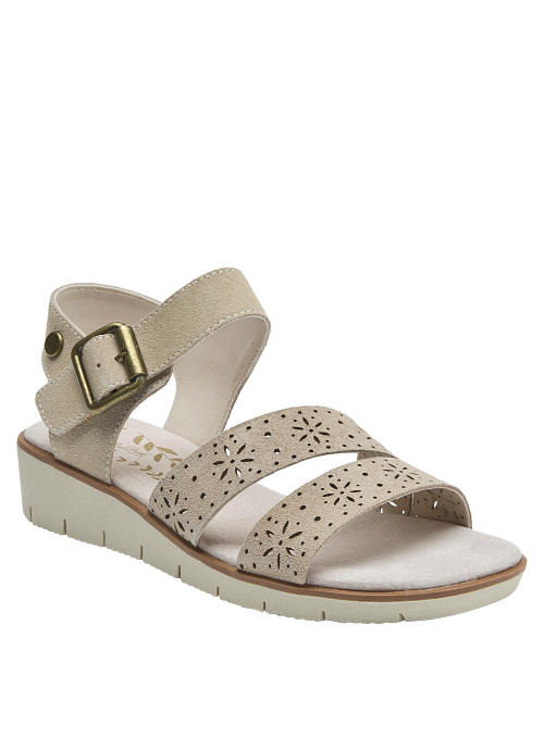 Sandalia boho-chic de cuero beige con suela robusta, perfecta para combinar con vestidos o jeans claros.