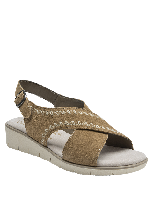 Calzado casual de mujer en tono camel con diseño bohemio y suela gruesa.