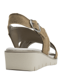 Sandalia taupe de cuero para mujer con bordado bohemio en el borde superior.