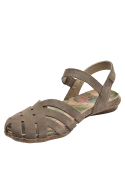 Sandalia taupe de cuero suave mate para mujer, ideal para un look casual y relajado.