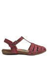 Chic sandalia de cuero burdeos con plantilla floral y hebilla, perfecta para ocasiones casuales.