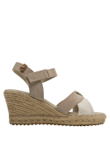 Tiras cruzadas en alpargata beige de cuero y lona, estilo casual para mujer.