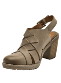 Sandalia taupe de cuero para mujer con tiras cruzadas y hebilla decorativa.