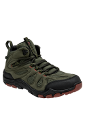 Botín verde para hombre, estilo trekking, con suela rojiza y detalles en negro, ideal para uso diario.