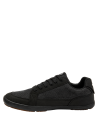 zapatilla urbana negra de hombre con textura lisa y mate, perfecta para un estilo streetwear versátil.