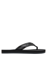 Sandalia negra para hombre, diseño simple y limpio, ideal para paseos y reuniones informales.