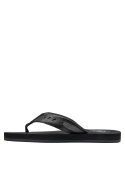 Calzado sintético negro, ideal para ocasiones informales, combina con ropa veraniega.
