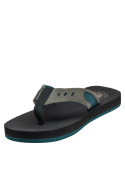 Sandalia verde oliva para hombre con detalles en negro y azul, diseño casual moderno y perforaciones decorativas.