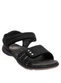 Sandalia sintética negra, ideal para paseos al aire libre y ropa veraniega.