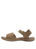Sandalia casual beige, diseño práctico con costuras visibles y detalles decorativos.