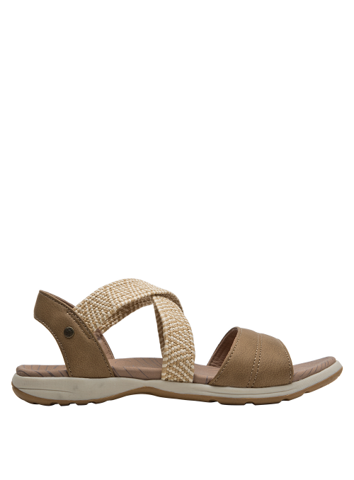 Sandalia camel boho-chic con correas cruzadas y cierre en el talón, perfecta para combinar con vestidos de verano.