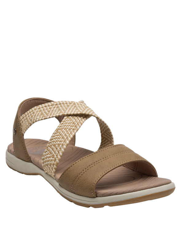 Sandalia camel boho-chic con correas cruzadas y cierre en el talón, perfecta para combinar con vestidos de verano.