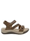 Calzado marrón cómodo para mujer, ideal para caminar y reuniones familiares.