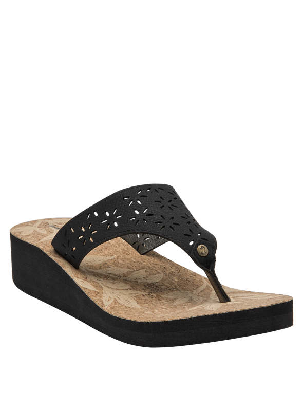 Sandalia femenina en negro con detalles florales perforados, combinable con vestidos o jeans.