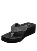 Sandalia negra de mujer con correa brillante y plataforma alta para un estilo casual chic.
