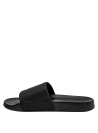 Calzado sintético negro de mujer, versátil y cómodo, perfecto para athleisure y ropa casual.