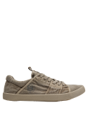 Zapatilla casual taupe de hombre, estilo sneaker minimalista, versátil para el día a día.