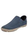 Calzado slip-on azul oscuro de estilo urbano para hombre, diseño minimalista y funcional.