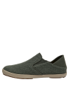 Zapato textil gris oscuro de hombre, estilo casual urbano, suela beige, diseño cómodo y versátil.