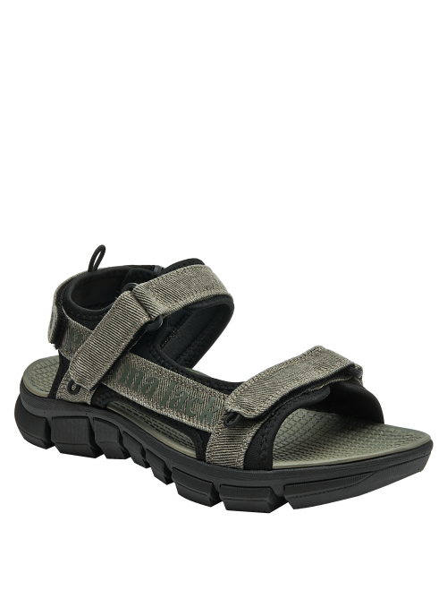 Sandalia verde versátil para hombre, combinable con ropa casual y perfecta para ocio.