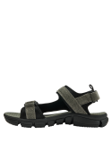 Suela gruesa antideslizante en sandalia verde masculina, adecuada para paseos urbanos.