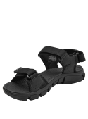 Sandalia negra masculina outdoor con correas ajustables de velcro y suela gruesa para tracción óptima.