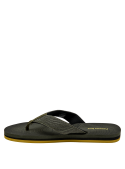 Calzado masculino textil en tonos oscuros con suela negra, perfecto para atuendos casuales de verano.