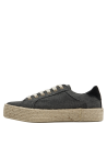 detalle de lona duradera y cómoda en zapatilla casual-chic para outfits informales