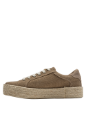 zapatilla textil taupe de mujer, perfecta para ocasiones informales y contextos urbanos.