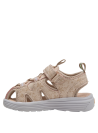 Calzado infantil beige con cierre de velcro y diseño moderno, perfecto para uso diario.