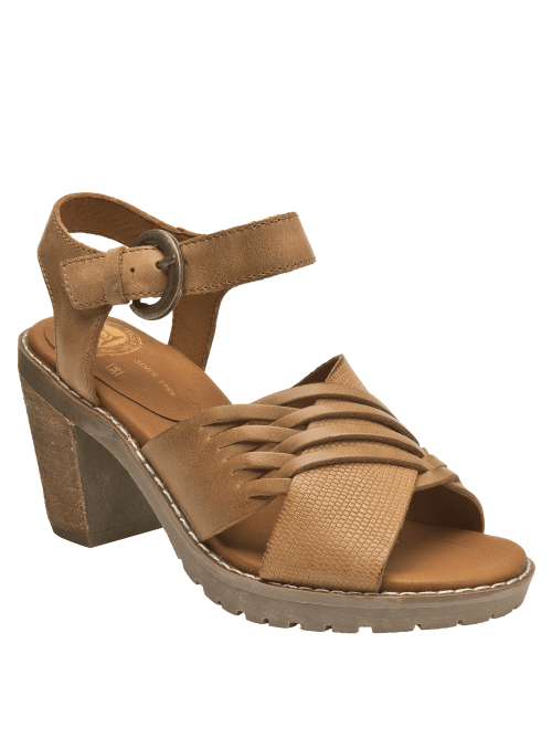 Elegante sandalia casual de cuero camel con detalle de hebilla y textura entrecruzada.