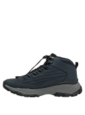 Botín textil azul oscuro, estilo athleisure, con logo lateral y cordones resistentes para ajuste seguro.