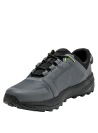 Zapatilla moderna y resistente, combinando materiales lisos y texturizados para transpirabilidad y comodidad.