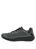 Zapatilla urbana gris para hombre, ideal para actividades cotidianas y gimnasio.