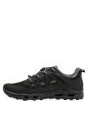 zapatilla negra de hombre estilo athleisure con ojales grises y ajuste cómodo para trekking