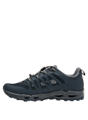 Zapatilla textil azul marino con soporte estructural y cordones elásticos.