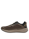 zapatilla casual deportiva, acentos visuales en pasadores negros y amarillos, look robusto.