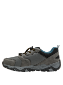 zapatilla gris sintética para niño con punta redonda y capellada fácil de cuidar, perfecta para el día a día.