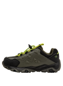 detalle de la zapatilla gris con diseño ligero y cómodo, adecuada para juegos y uso diario