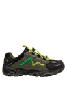 Zapatilla gris para niño, diseño limpio y versátil, perfecta para actividades diarias con suela plana de 3.5 cm.