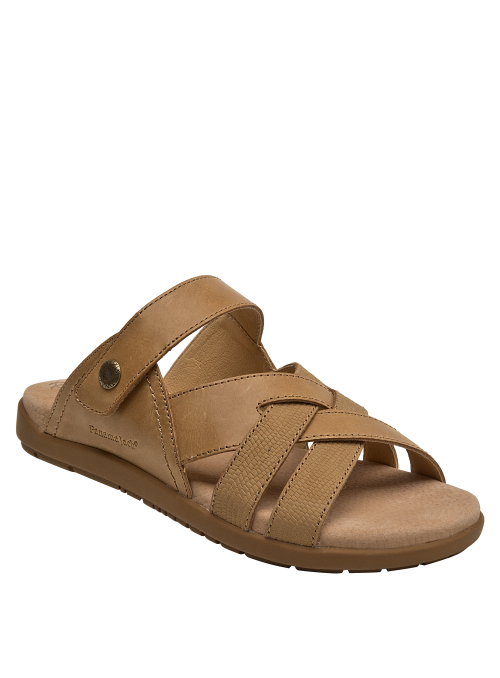 Elegante sandalia camel de cuero, diseño atemporal que complementa cualquier atuendo casual.