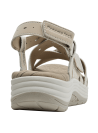 Sandalia plana beige para mujer con suela elevada de 4,5 cm y punta abierta.