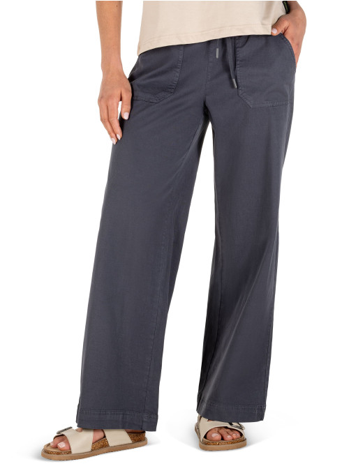 Pantalón azul de mujer, estilo casual-contemporáneo, con tiro medio y pierna recta.