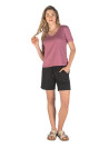 Polera morada de peso medio, fácil de cuidar y combinar.