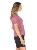 Polera morada casual de mujer con corte recto y acabado liso.