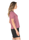 Polera morada casual de mujer con corte recto y acabado liso.