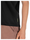 Polera negra casual con confort para el día a día.