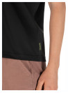 Polera negra casual con confort para el día a día.