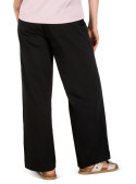 Pantalón negro de Tencel para mujer, resaltando comodidad y movilidad.