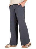 Pantalón casual azul con elasticidad para movilidad, combina con polera o blusa.